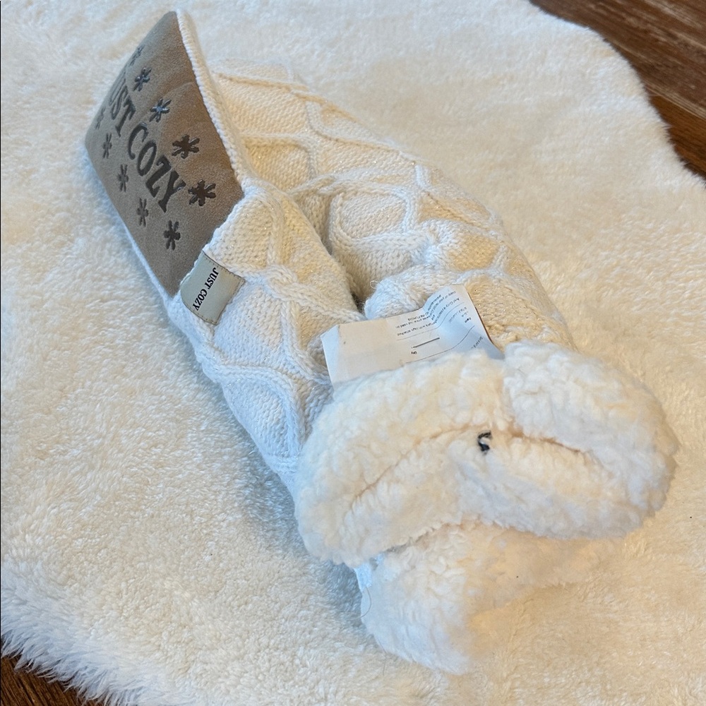 Nwt. Just cozy socks